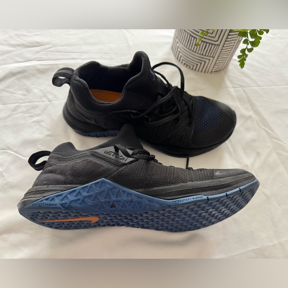 Nike Men's Black and Blue Athletic Shoes